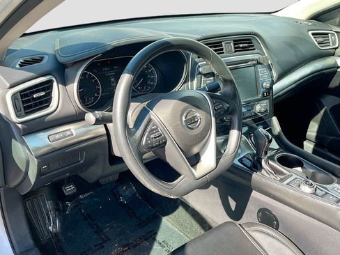 Used 2019 Nissan Maxima 3.5 SV w/ Floor Mat Group FWD image 9