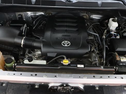 Used 2017 Toyota Tundra SR5 w/ SR5 Upgrade Package AWD/4WD image 36