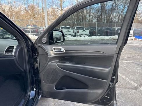 Used 2022 Jeep Grand Cherokee Limited image 35