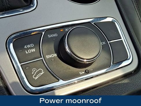Used 2020 Jeep Grand Cherokee Limited AWD/4WD image 16