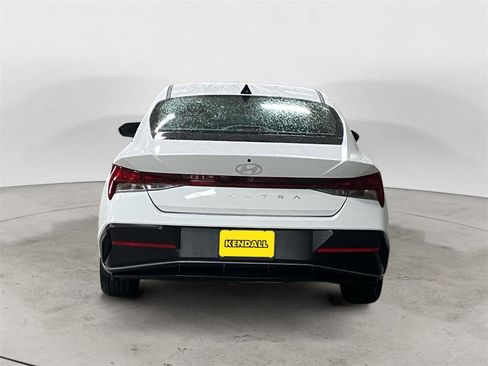 Certified 2024 Hyundai Elantra SEL w/ Convenience Package image 4