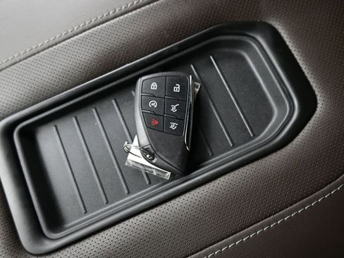 Certified 2024 GMC Yukon SLT w/ SLT Luxury Package image 20