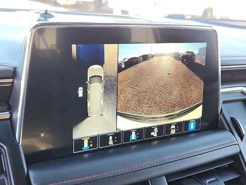 Used 2022 Chevrolet Suburban RST w/ Luxury Package image 15