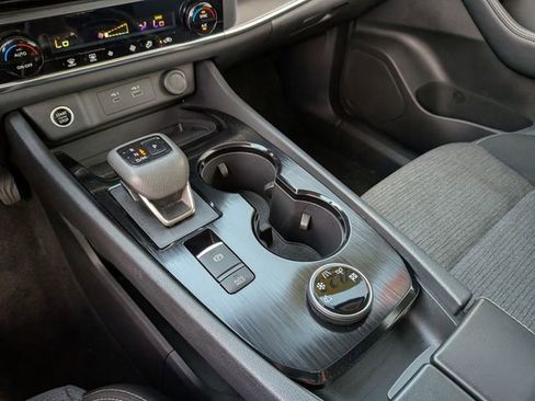 Used 2023 Nissan Rogue SV image 23