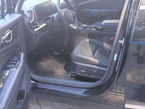 Certified 2025 Kia Sportage EX AWD/4WD image 15