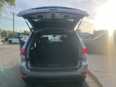 Used 2018 Jeep Grand Cherokee Laredo AWD/4WD image 19