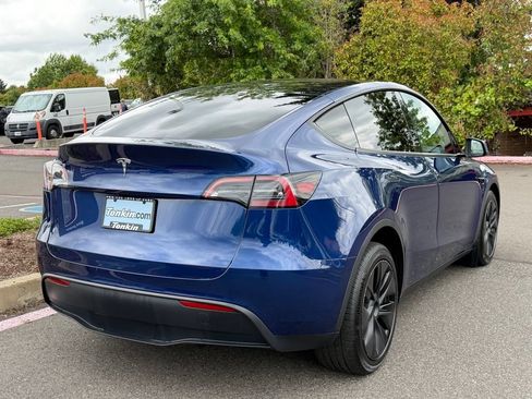 Used 2025 Tesla Model Y Long Range AWD/4WD image 7