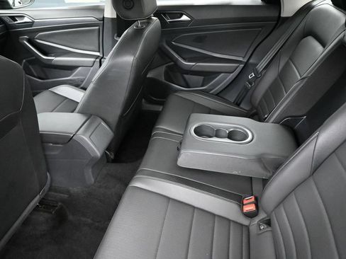 Used 2024 Volkswagen Jetta SE FWD image 18