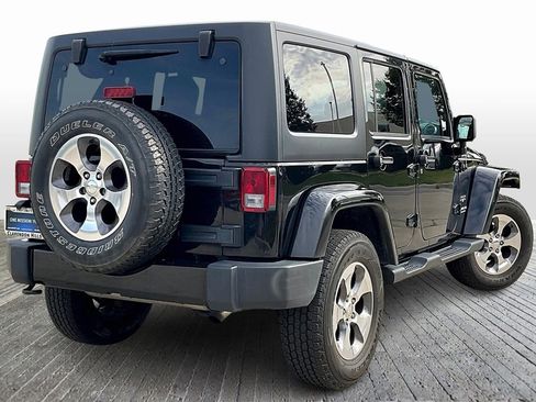 Used 2017 Jeep Wrangler Unlimited Sahara image 9