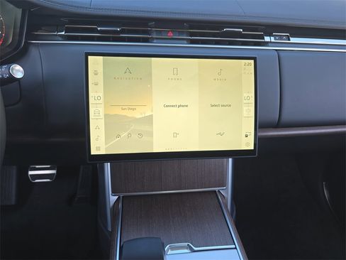 New 2025 Land Rover Range Rover Long Wheelbase SE image 21