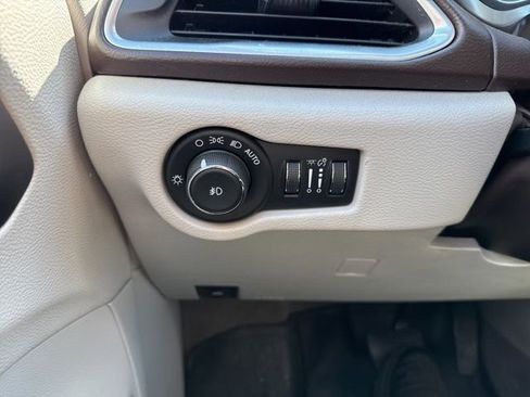 Used 2018 Chrysler Pacifica Touring-L Plus w/ Advanced Safetytec Group FWD image 16