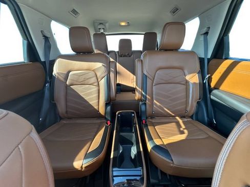 Used 2024 Nissan Pathfinder Platinum AWD/4WD image 14