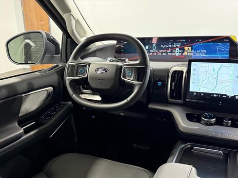 New 2026 Ford Expedition Active image 11