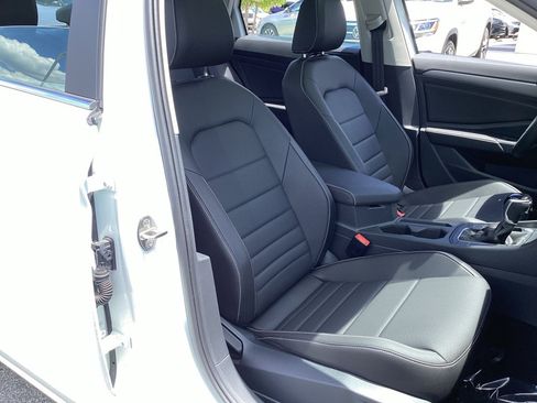 Used 2024 Volkswagen Jetta SE w/ Panoramic Sunroof Package FWD image 28