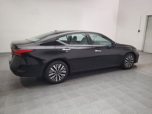 Used 2024 Nissan Altima 2.5 SV FWD image 10
