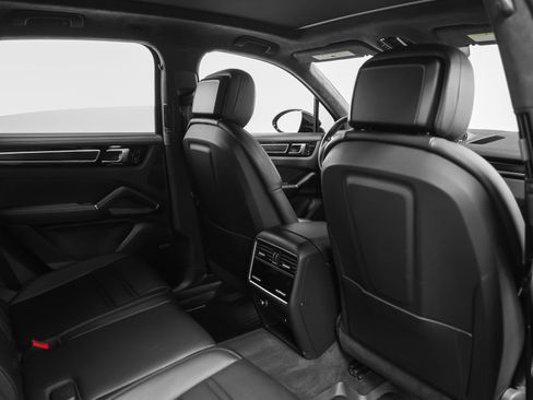 Certified 2021 Porsche Cayenne GTS AWD/4WD image 28