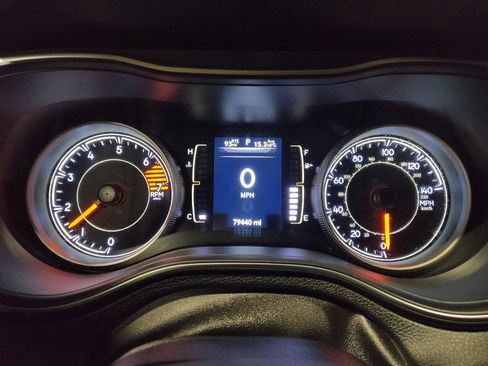 Used 2020 Jeep Cherokee Latitude Plus AWD/4WD image 23