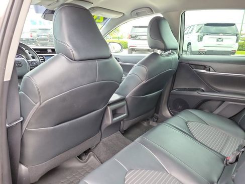 Used 2020 Toyota Camry SE FWD image 11