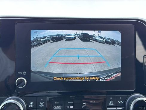 Used 2024 Toyota Highlander LE FWD image 27