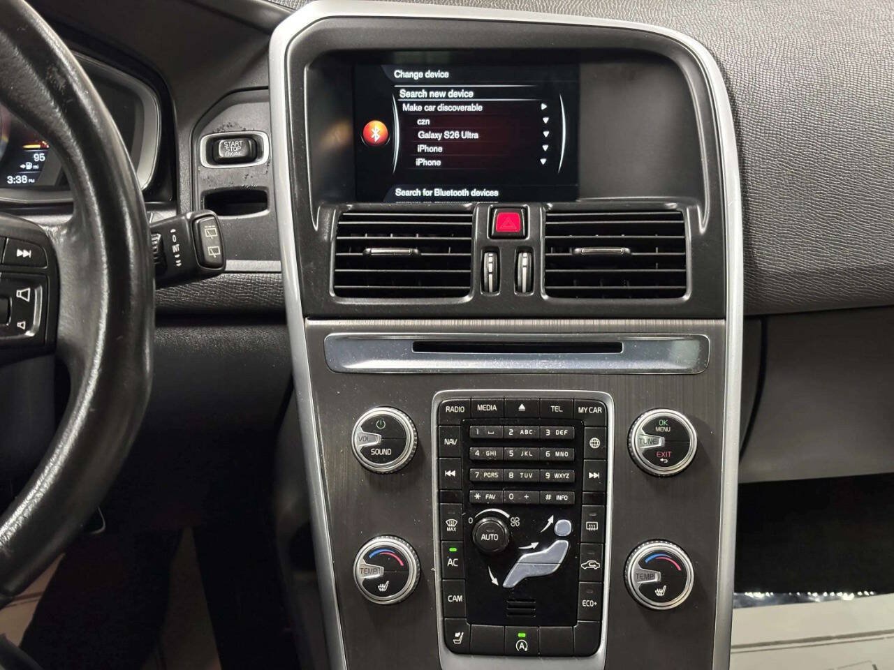 Used 2016 Volvo XC60 T5 Premier w/ Proximity Package FWD image 27