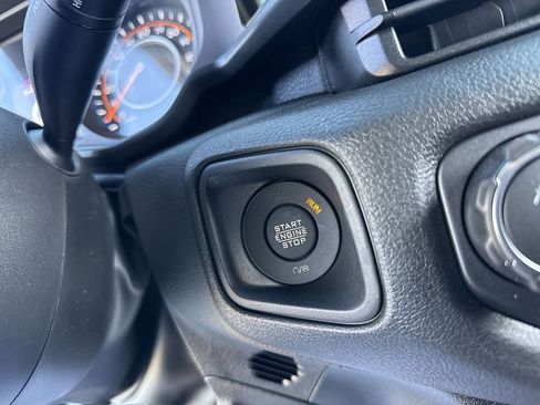 New 2025 Jeep Gladiator Sport AWD/4WD image 18
