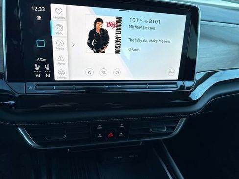 Certified 2025 Volkswagen Atlas SE image 25