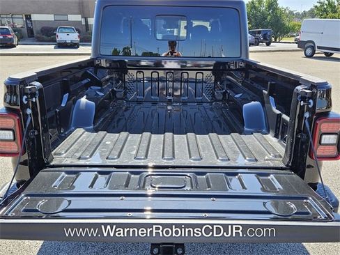New 2025 Jeep Gladiator Mojave w/ Convenience Group image 10