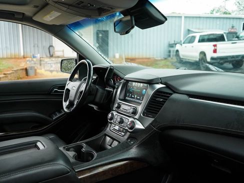 Used 2019 Chevrolet Tahoe LT w/ Luxury Package AWD/4WD image 15