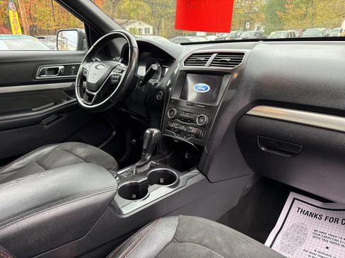 Used 2019 Ford Explorer XLT w/ Equipment Group 202A image 19