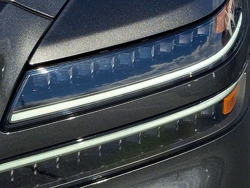 Used 2025 Genesis GV80 2.5T Standard image 9