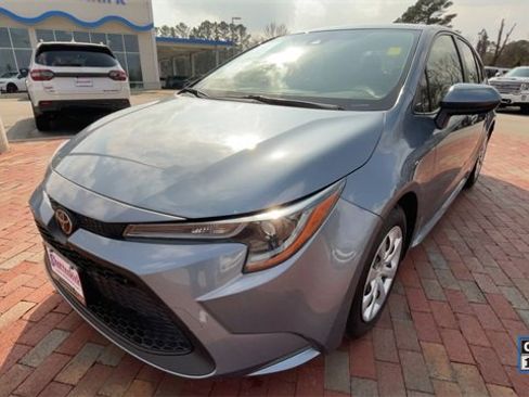 Used 2022 Toyota Corolla LE image 5