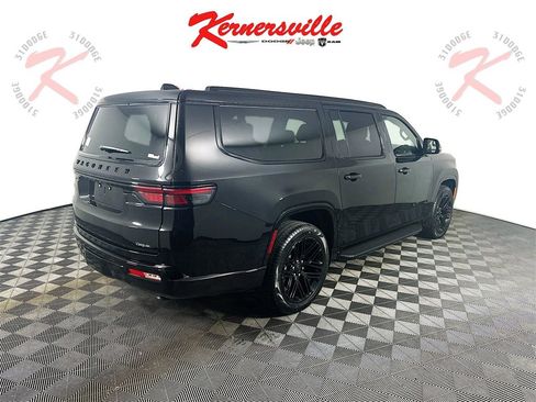 New 2025 Jeep Wagoneer L Series II image 7