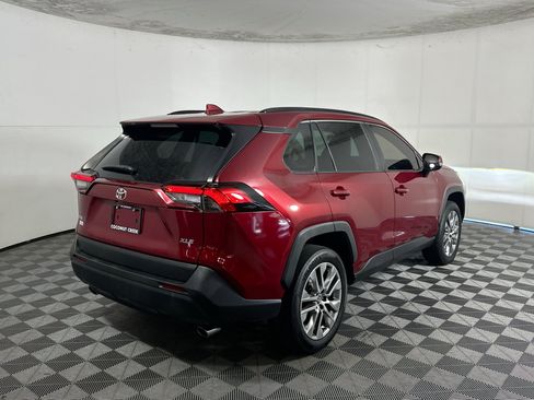Used 2022 Toyota RAV4 XLE Premium FWD image 3