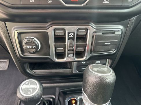 Used 2023 Jeep Wrangler Unlimited Sahara w/ Cold Weather Group AWD/4WD image 31