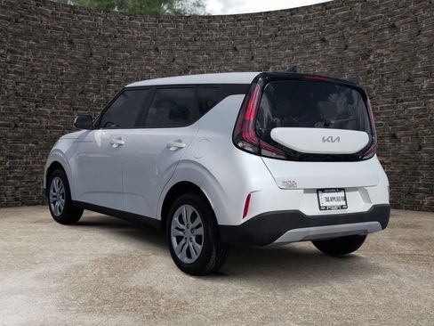 Used 2024 Kia Soul LX FWD image 4