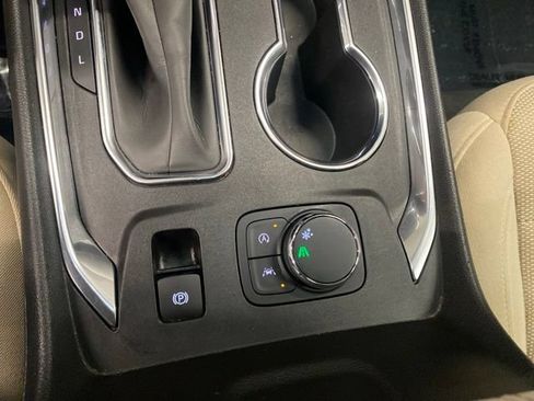 Used 2023 Chevrolet Traverse LS FWD image 24