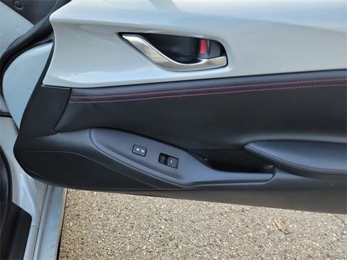Used 2018 MAZDA MX-5 Miata Club image 15