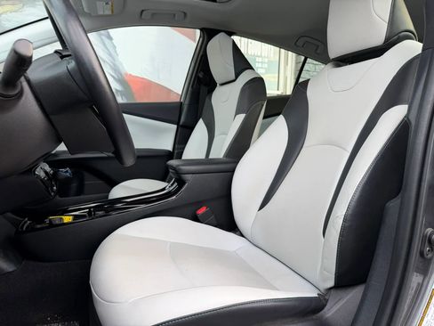 Used 2019 Toyota Prius XLE w/ Advanced Technology Package image 10