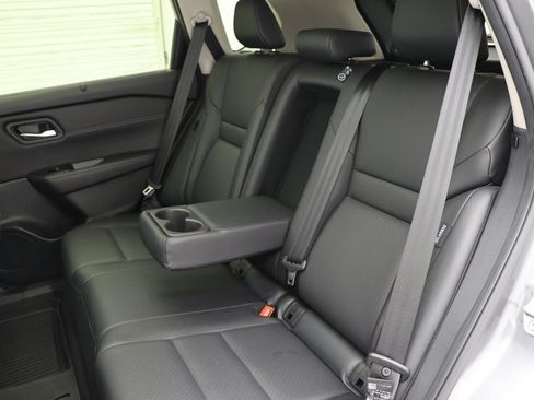 Used 2024 Nissan Rogue SV w/ SV Premium Package AWD/4WD image 12
