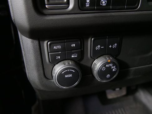 Used 2023 Chevrolet Suburban RST w/ Luxury Package AWD/4WD image 16
