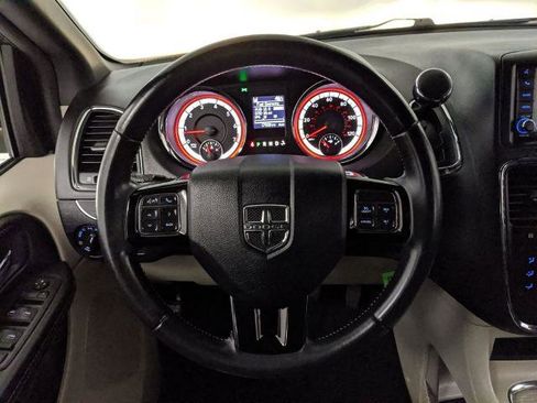 Used 2018 Dodge Grand Caravan SXT w/ Rear Park Assist Package image 9