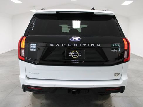 New 2026 Ford Expedition Active RWD image 7