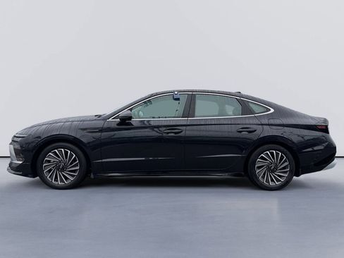 Certified 2025 Hyundai Sonata Limited FWD image 6