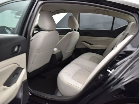 Used 2025 Nissan Altima 2.5 SV FWD image 15