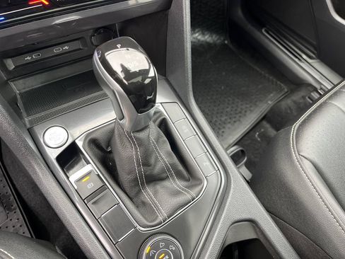 Used 2024 Volkswagen Tiguan SE R-Line AWD/4WD image 18