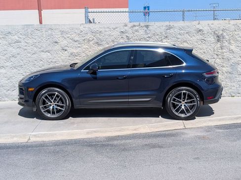 Certified 2023 Porsche Macan image 2
