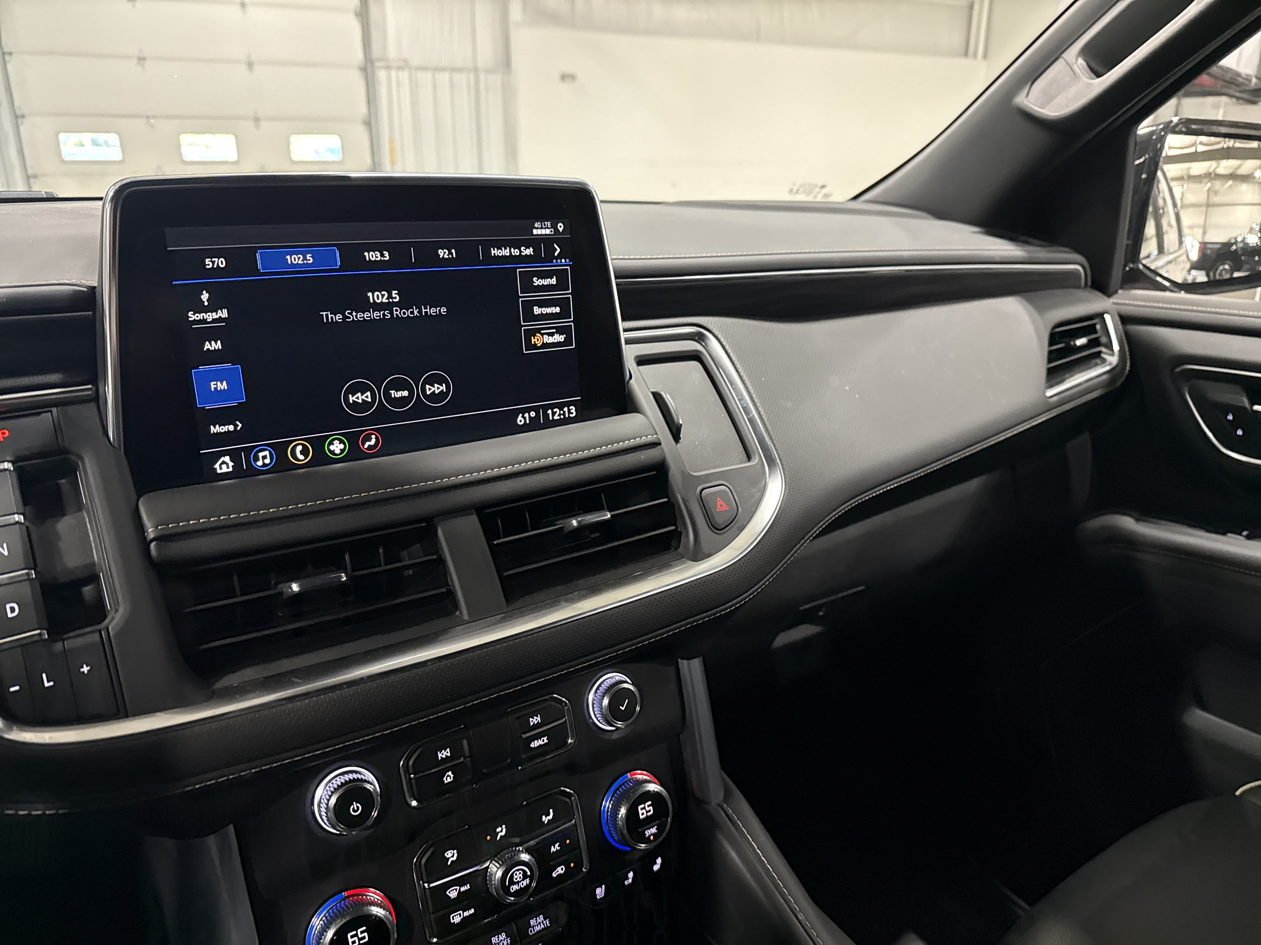 Used 2021 GMC Yukon SLT w/ SLT Premium Package AWD/4WD image 12