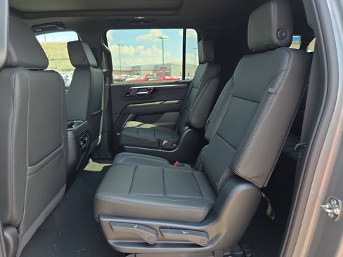 New 2026 Chevrolet Suburban Z71 w/ Z71 Off-Road Package AWD/4WD image 11
