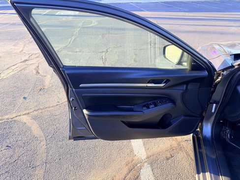 Used 2022 Nissan Altima 2.5 SV FWD image 8