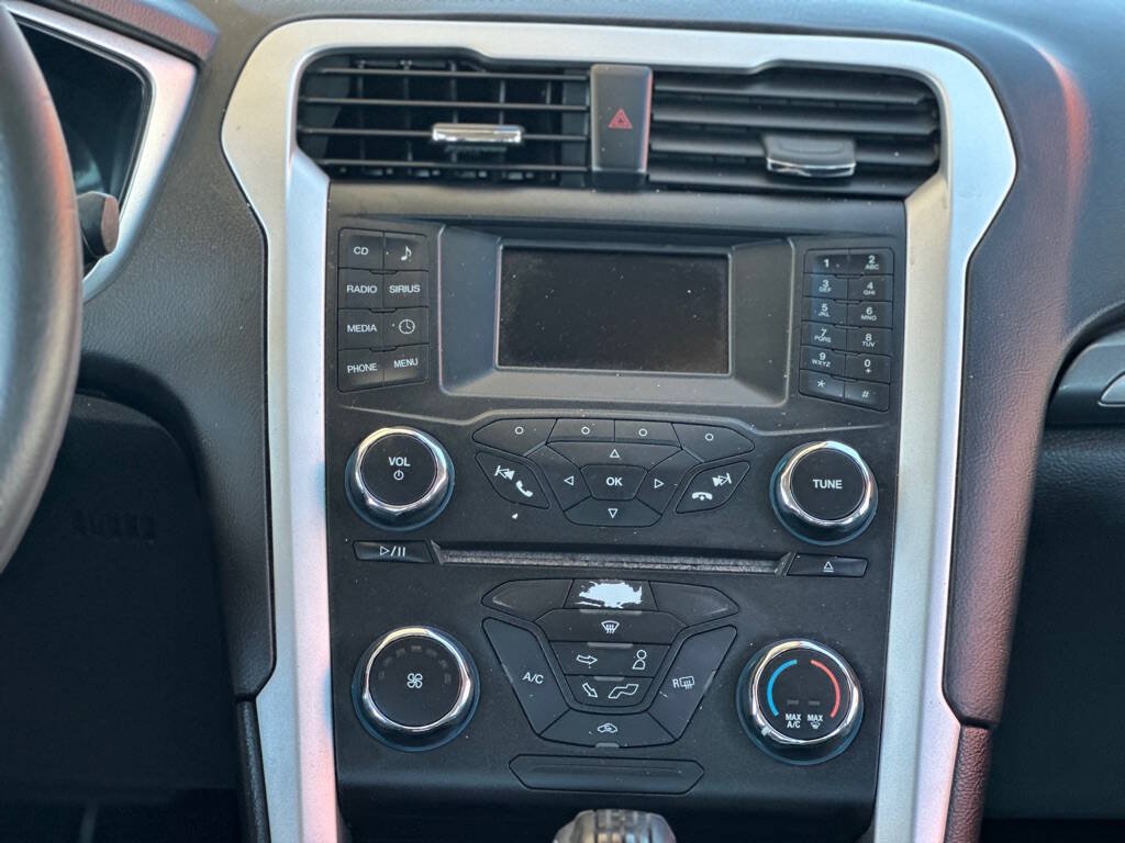 Used 2014 Ford Fusion SE FWD image 11